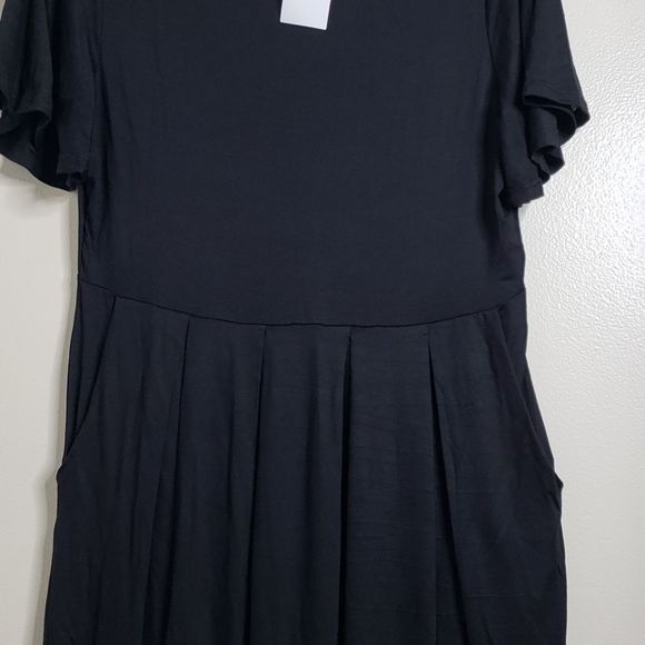 Flutter Sleeve Pocket Dress - Picture 2 of 3